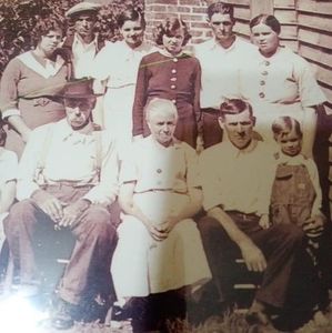 Meet your Posher, Lona